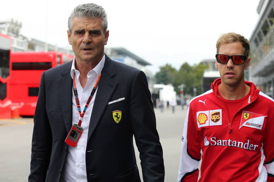 Il team principal ferrarista Maurizio Arrivabene con Sebastian Vettel. Colombo